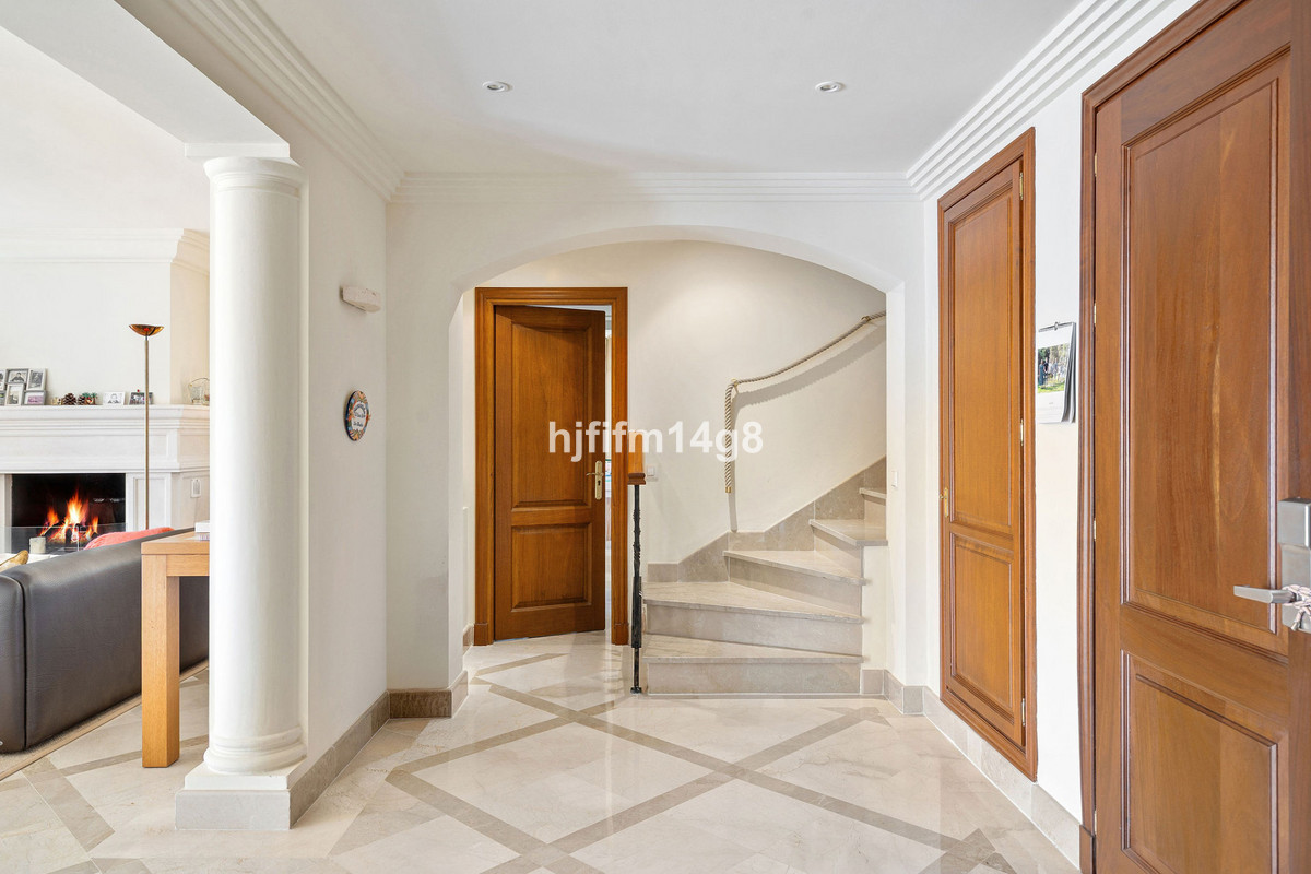 3 Bed Apartment for sale in Nueva Andalucía Costa Del Sol, Málaga, Spain