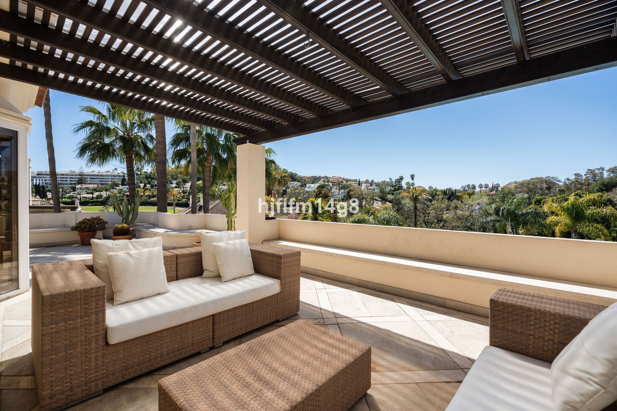 3 Bed Apartment for sale in Nueva Andalucía Costa Del Sol, Málaga, Spain