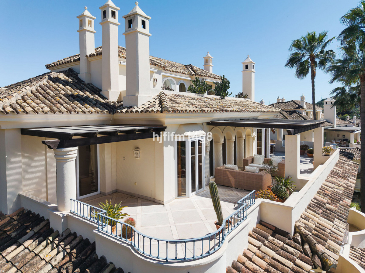 3 Bed Apartment for sale in Nueva Andalucía Costa Del Sol, Málaga, Spain