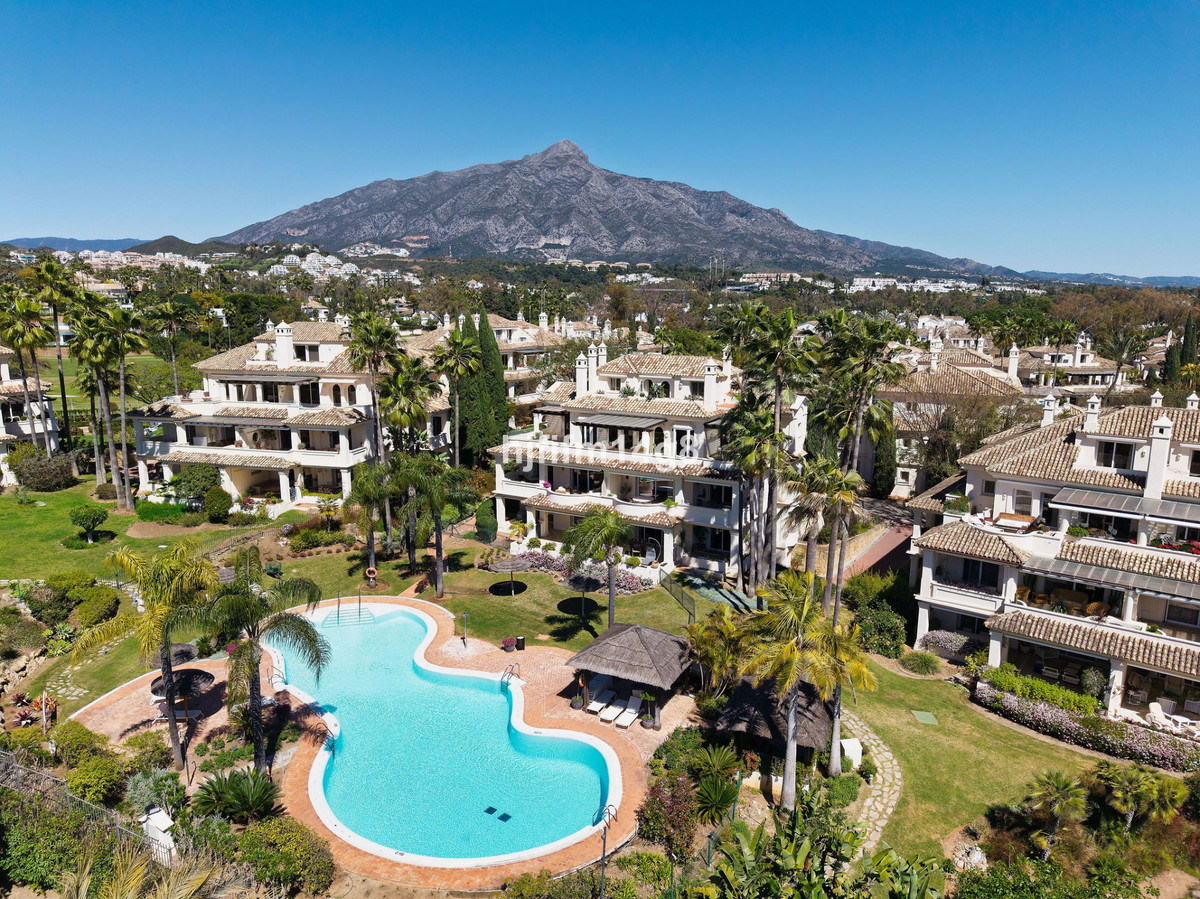 3 Bed Apartment for sale in Nueva Andalucía Costa Del Sol, Málaga, Spain