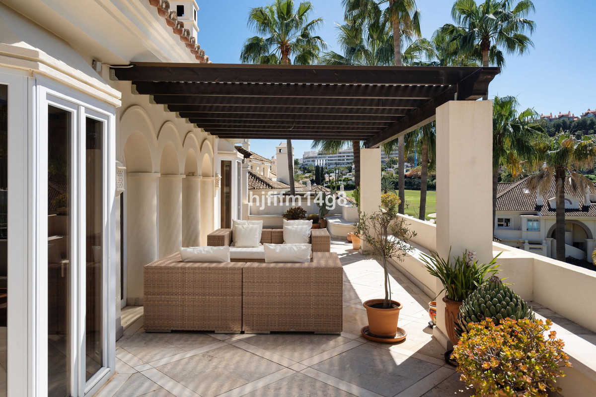 3 Bed Apartment for sale in Nueva Andalucía Costa Del Sol, Málaga, Spain