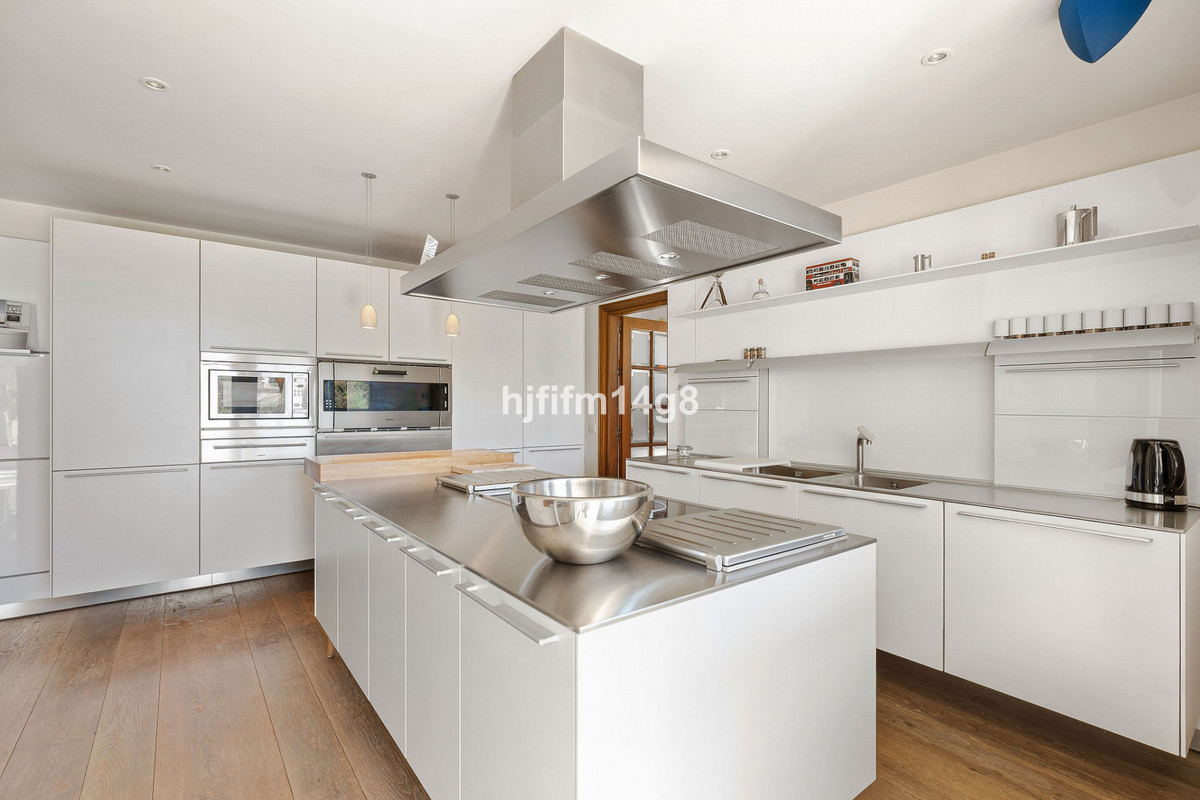 3 Bed Apartment for sale in Nueva Andalucía Costa Del Sol, Málaga, Spain