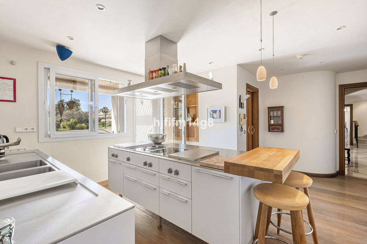 3 Bed Apartment for sale in Nueva Andalucía Costa Del Sol, Málaga, Spain