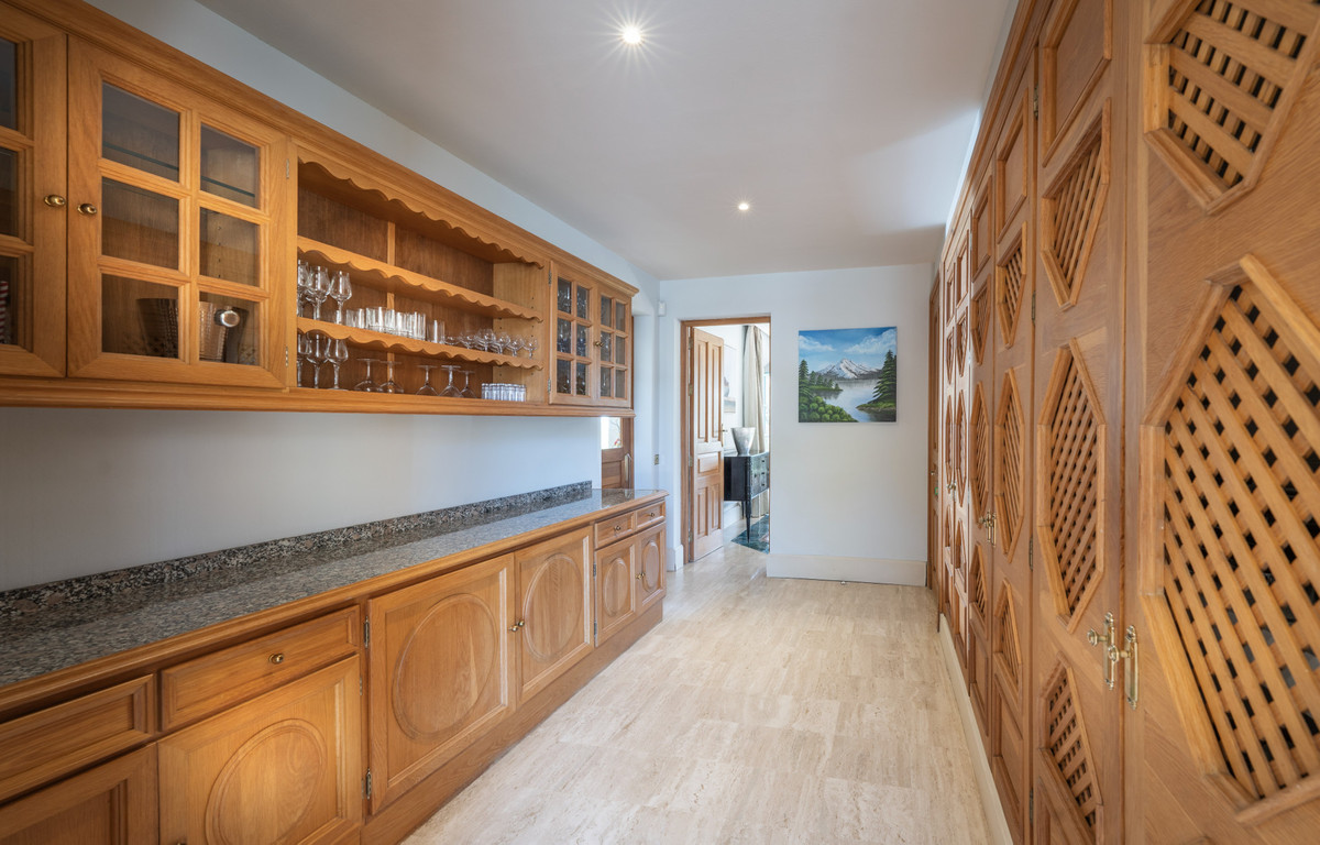 Se vende Villa - Chalet de 5 dormitorios en Costa Del Sol, Cadiz, España