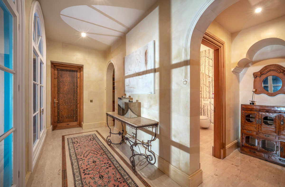 Se vende Villa - Chalet de 5 dormitorios en Costa Del Sol, Cadiz, España
