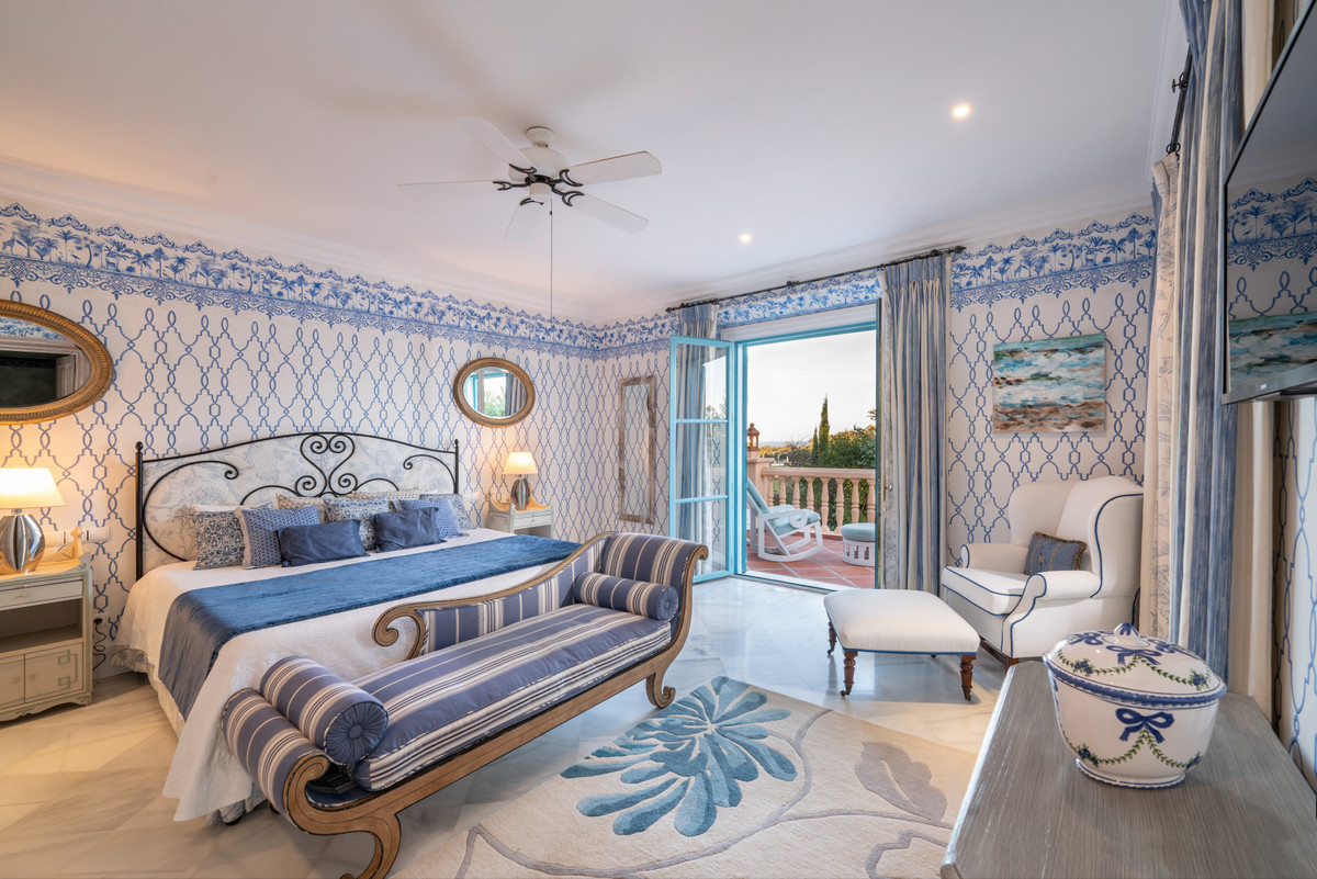 Se vende Villa - Chalet de 5 dormitorios en Costa Del Sol, Cadiz, España