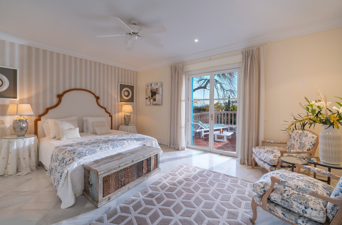 Se vende Villa - Chalet de 5 dormitorios en Costa Del Sol, Cadiz, España