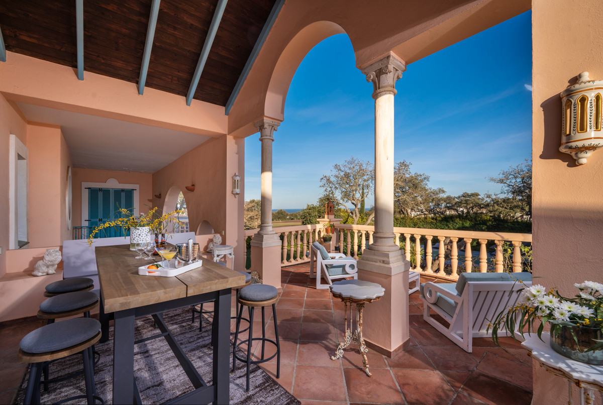 Se vende Villa - Chalet de 5 dormitorios en Costa Del Sol, Cadiz, España