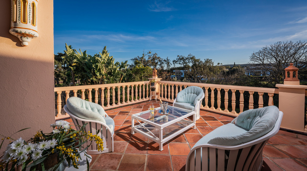 Se vende Villa - Chalet de 5 dormitorios en Costa Del Sol, Cadiz, España