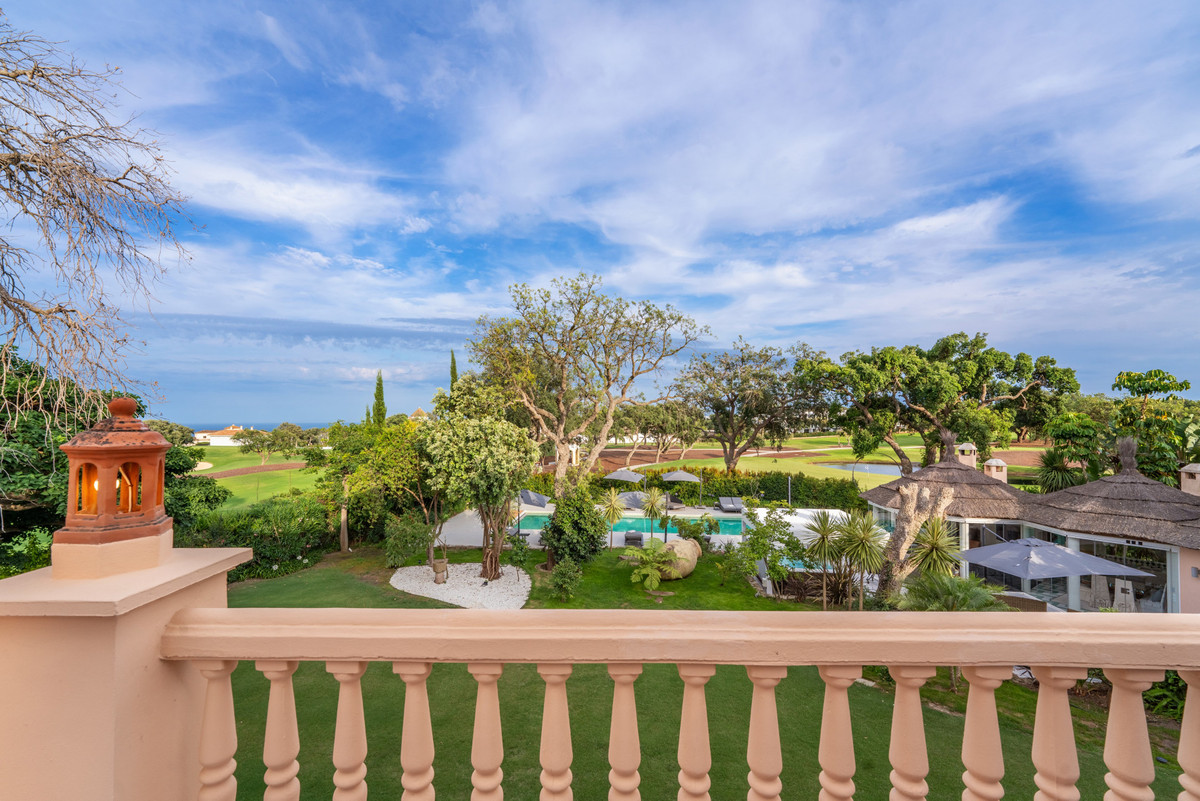 Se vende Villa - Chalet de 5 dormitorios en Costa Del Sol, Cadiz, España
