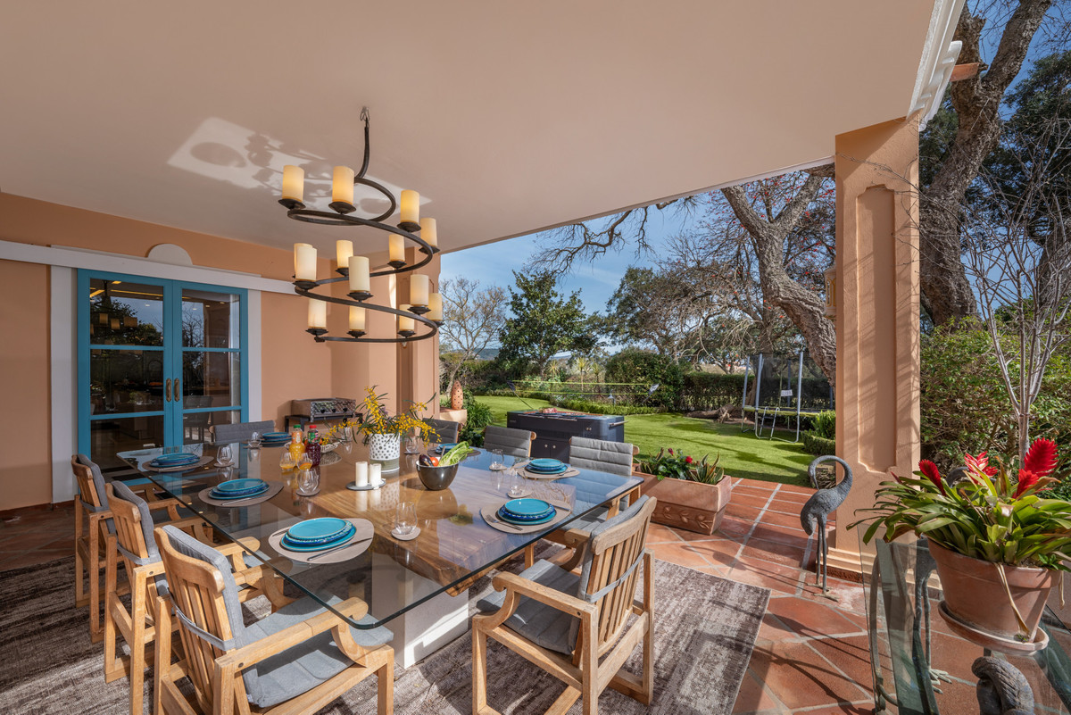 Se vende Villa - Chalet de 5 dormitorios en Costa Del Sol, Cadiz, España