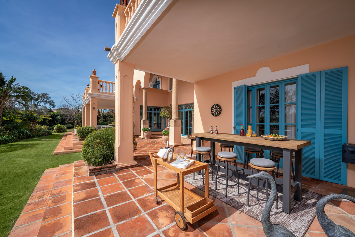Se vende Villa - Chalet de 5 dormitorios en Costa Del Sol, Cadiz, España
