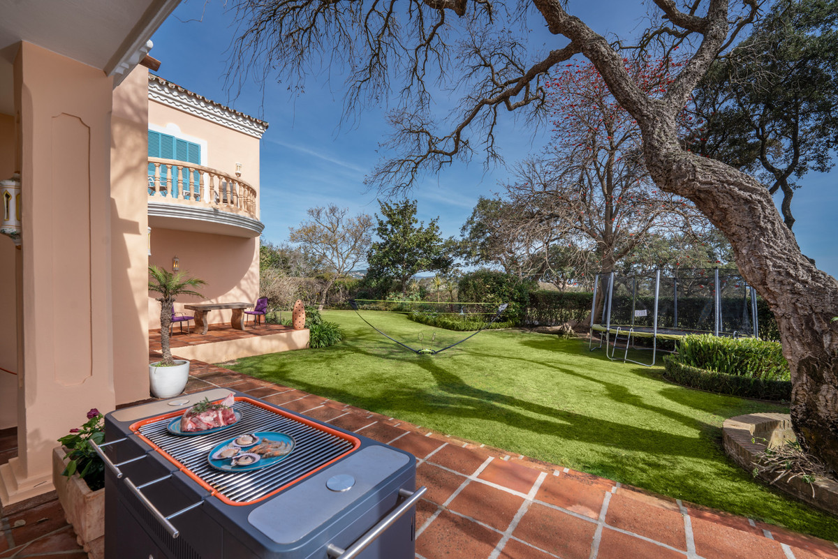 Se vende Villa - Chalet de 5 dormitorios en Costa Del Sol, Cadiz, España