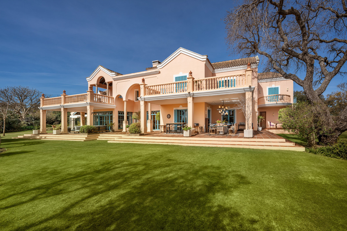 Se vende Villa - Chalet de 5 dormitorios en Costa Del Sol, Cadiz, España