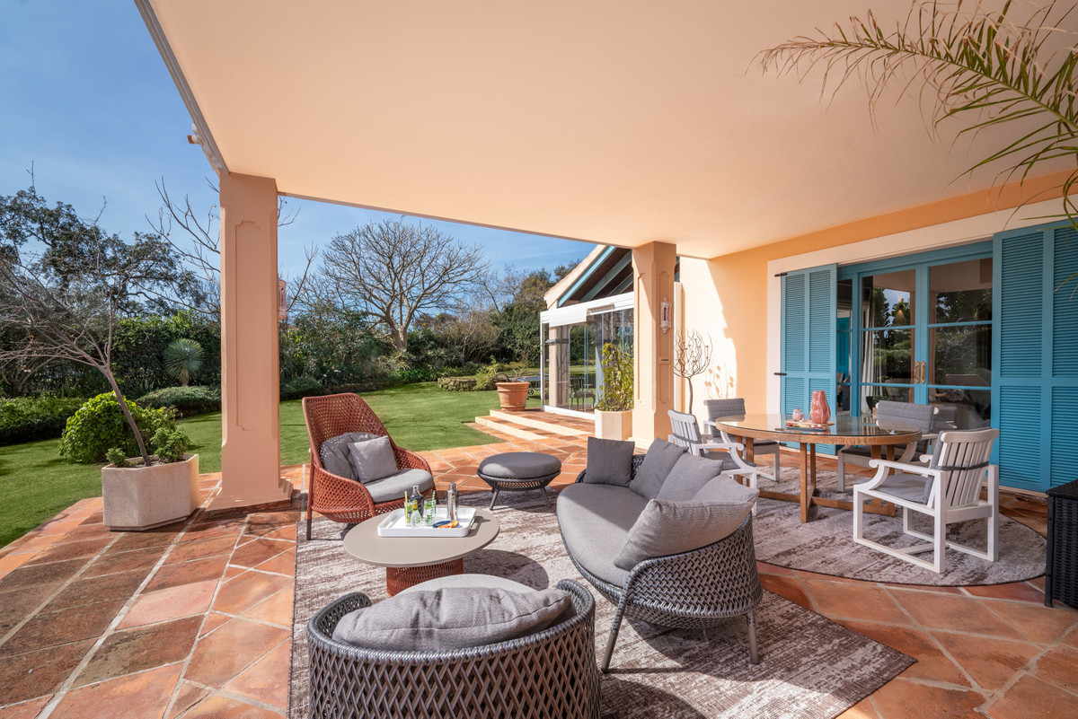 Se vende Villa - Chalet de 5 dormitorios en Costa Del Sol, Cadiz, España