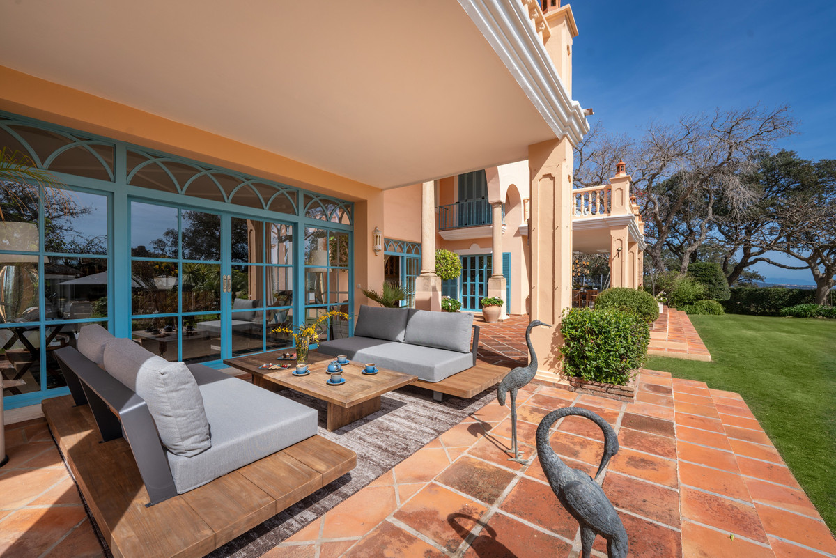 Se vende Villa - Chalet de 5 dormitorios en Costa Del Sol, Cadiz, España