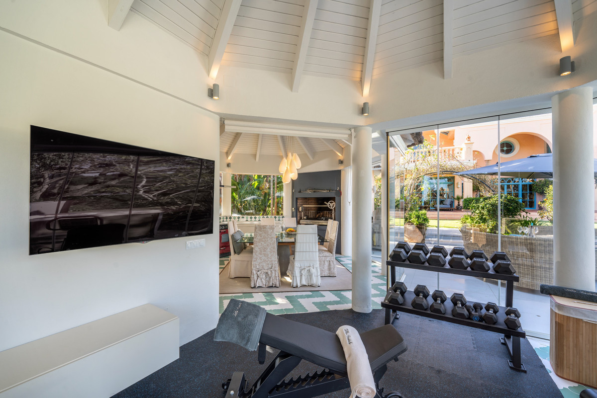 Se vende Villa - Chalet de 5 dormitorios en Costa Del Sol, Cadiz, España