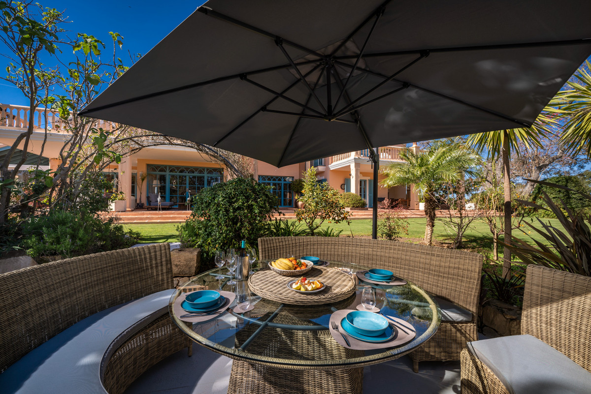 Se vende Villa - Chalet de 5 dormitorios en Costa Del Sol, Cadiz, España