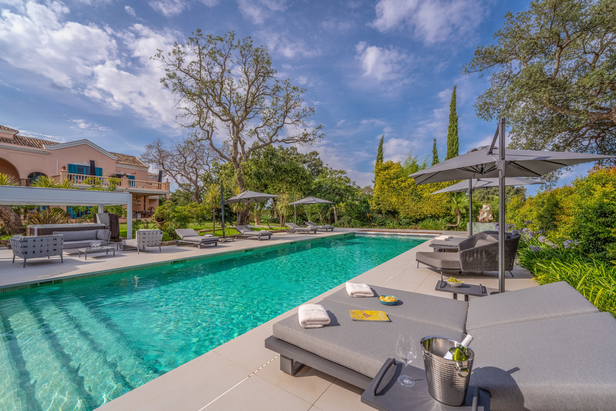 Se vende Villa - Chalet de 5 dormitorios en Costa Del Sol, Cadiz, España