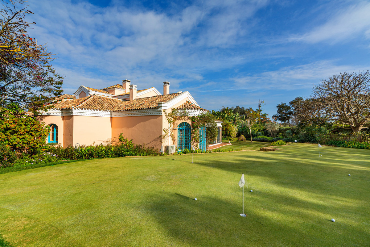 Se vende Villa - Chalet de 5 dormitorios en Costa Del Sol, Cadiz, España