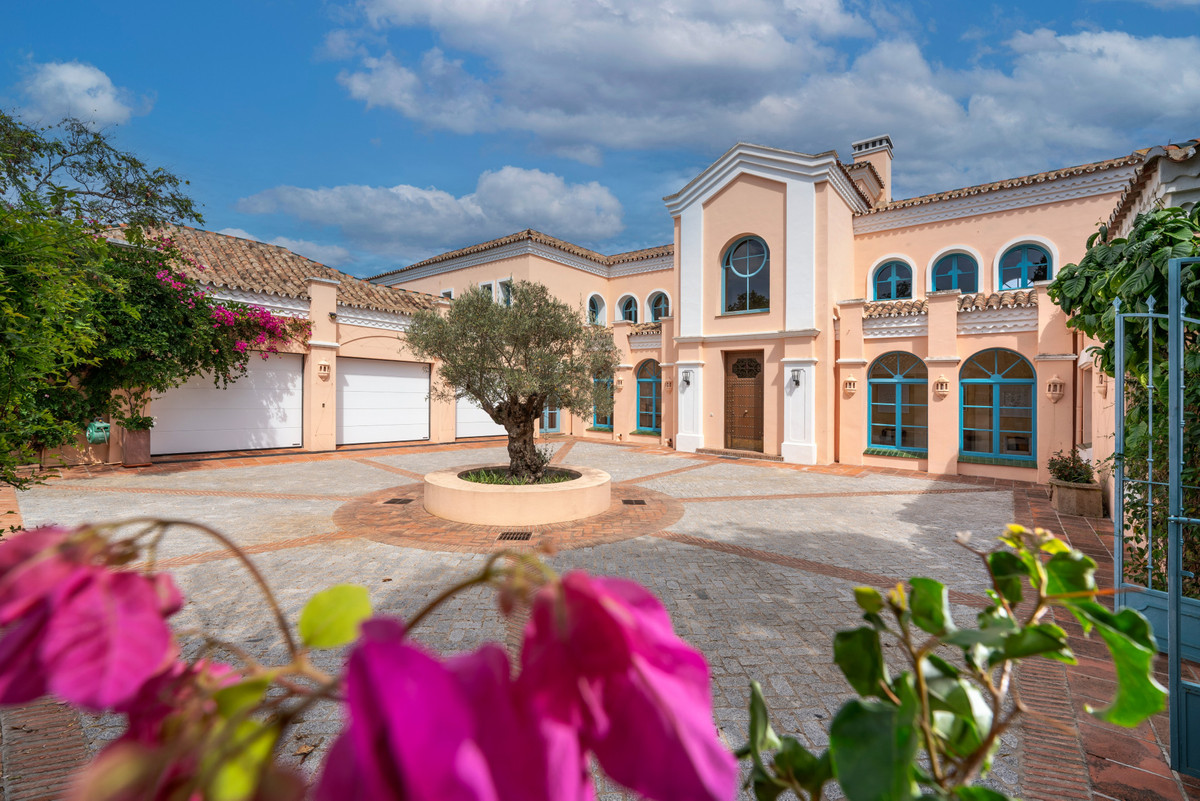 Se vende Villa - Chalet de 5 dormitorios en Costa Del Sol, Cadiz, España