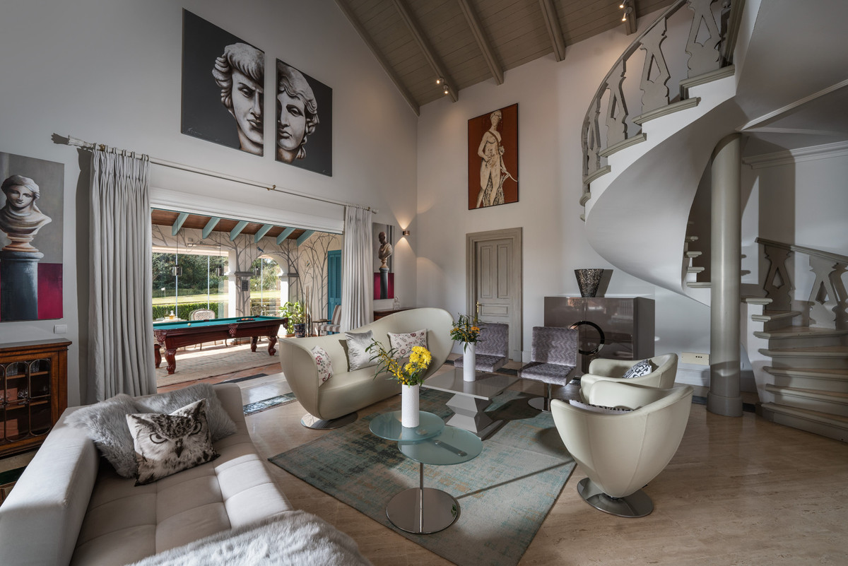 Se vende Villa - Chalet de 5 dormitorios en Costa Del Sol, Cadiz, España