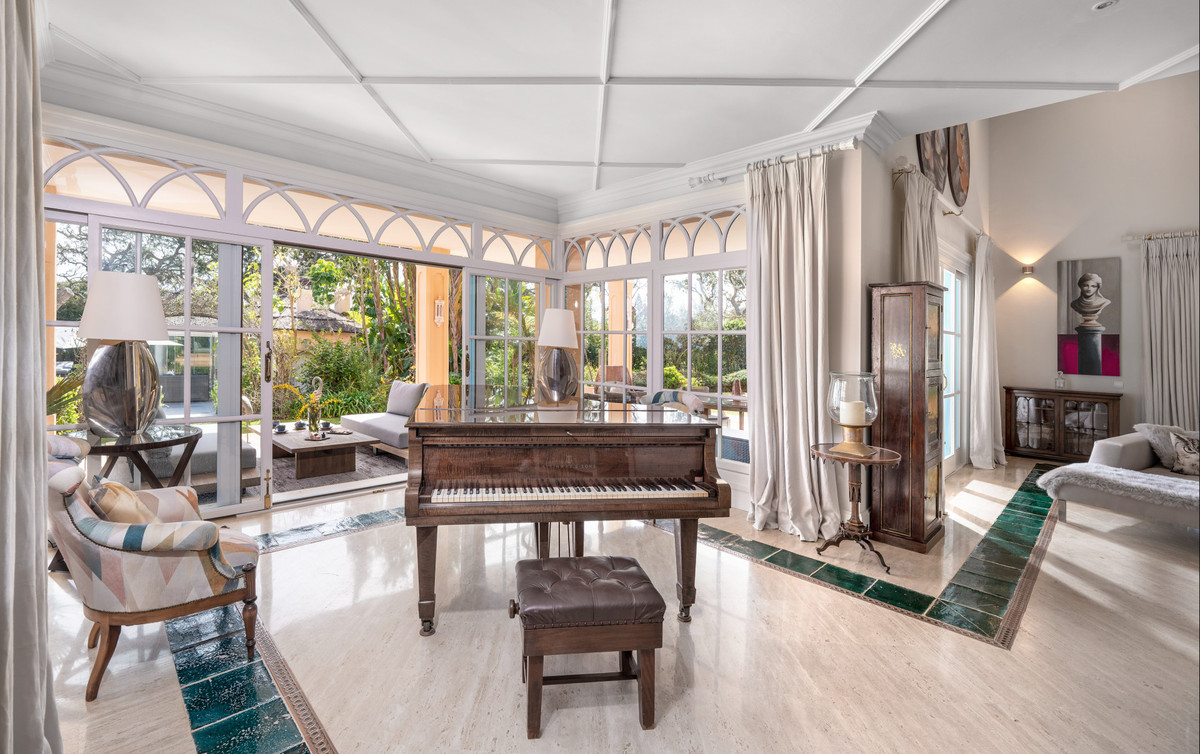 Se vende Villa - Chalet de 5 dormitorios en Costa Del Sol, Cadiz, España