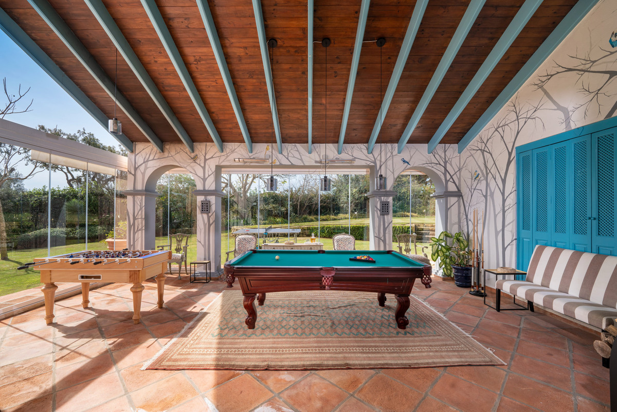 Se vende Villa - Chalet de 5 dormitorios en Costa Del Sol, Cadiz, España