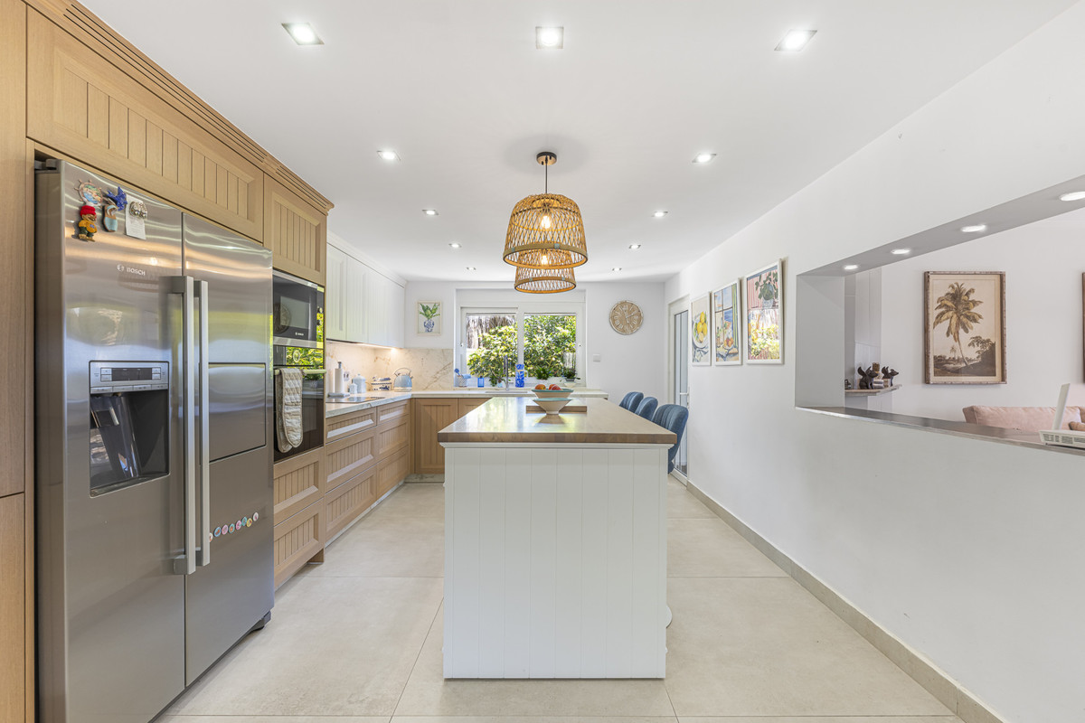 6 Bed Townhouse for sale in Estepona Costa Del Sol, Málaga, Spain
