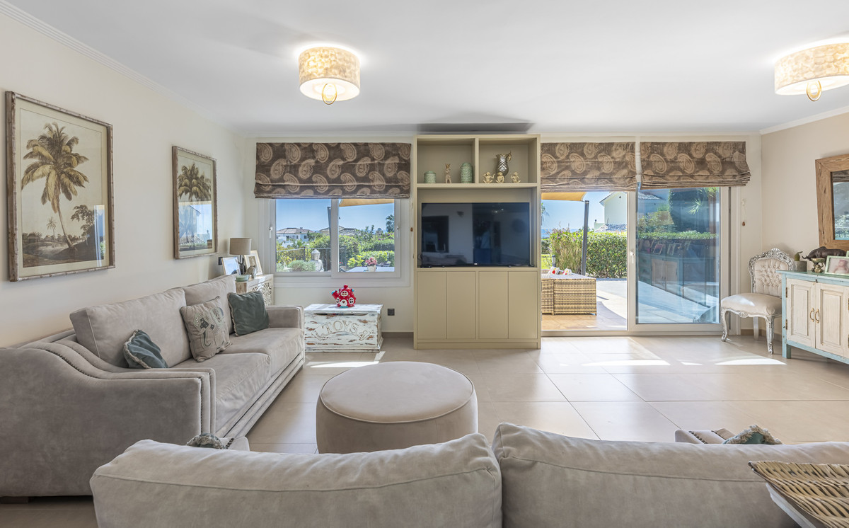 6 Bed Townhouse for sale in Estepona Costa Del Sol, Málaga, Spain
