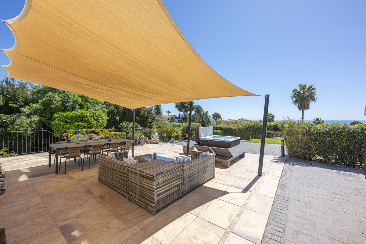 6 Bed Townhouse for sale in Estepona Costa Del Sol, Málaga, Spain
