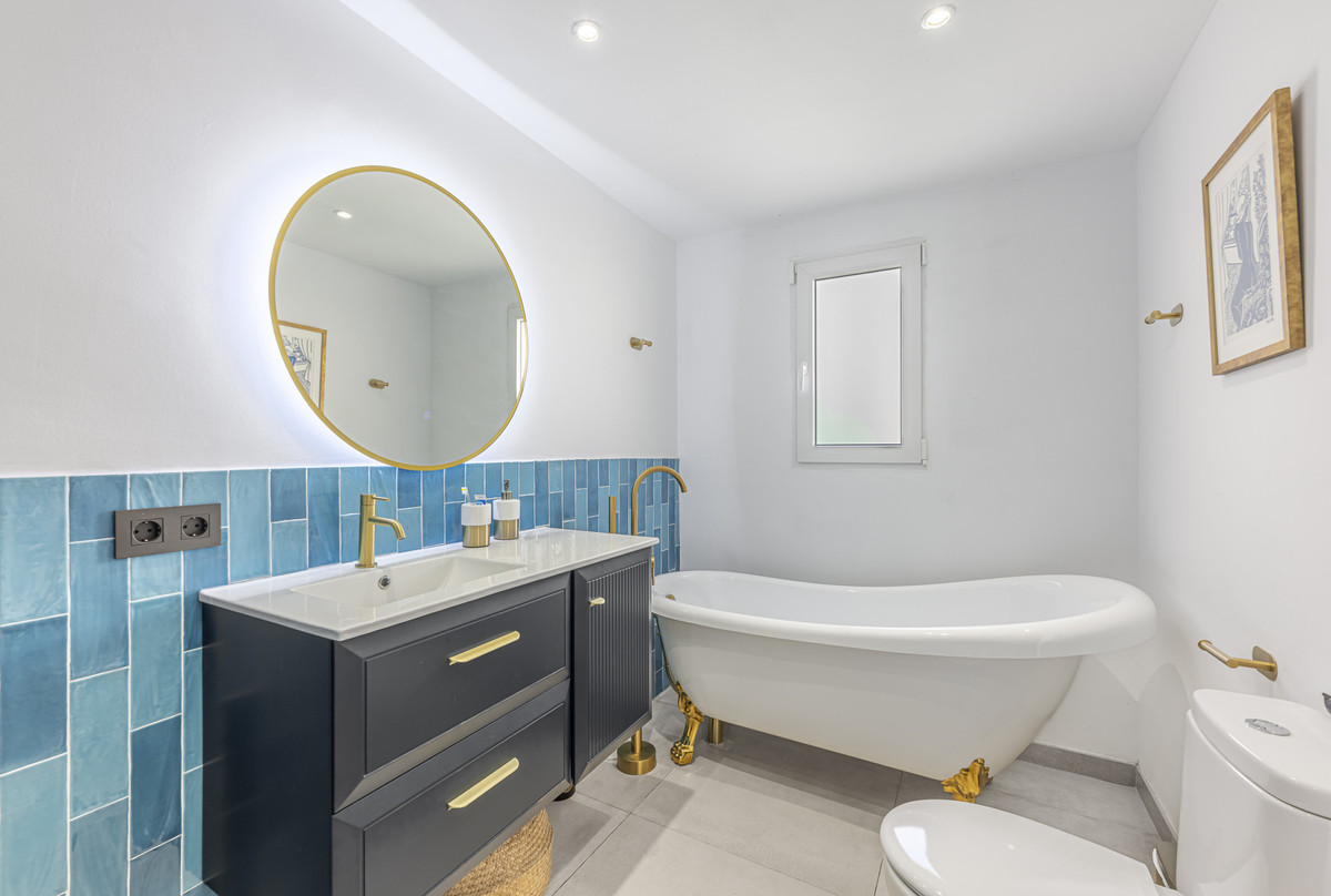 6 Bed Townhouse for sale in Estepona Costa Del Sol, Málaga, Spain