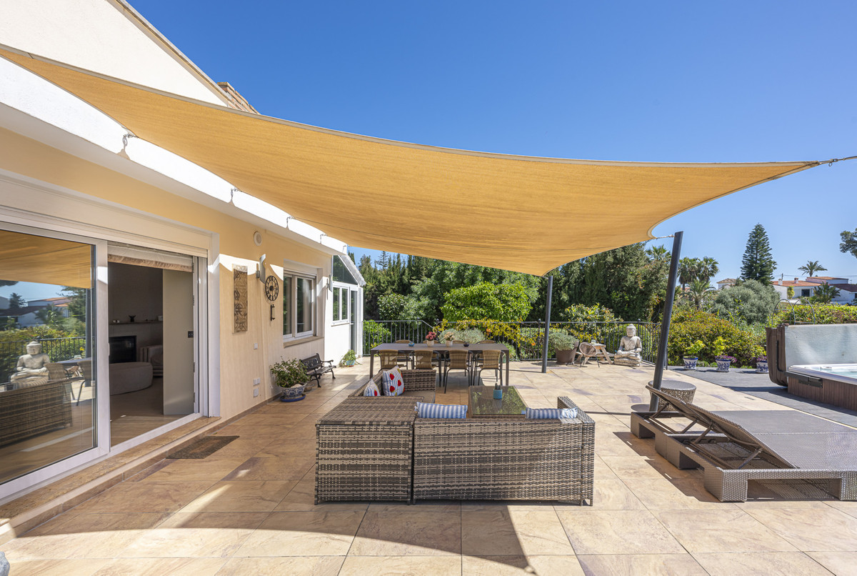 6 Bed Townhouse for sale in Estepona Costa Del Sol, Málaga, Spain