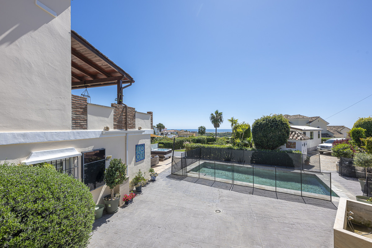 6 Bed Townhouse for sale in Estepona Costa Del Sol, Málaga, Spain