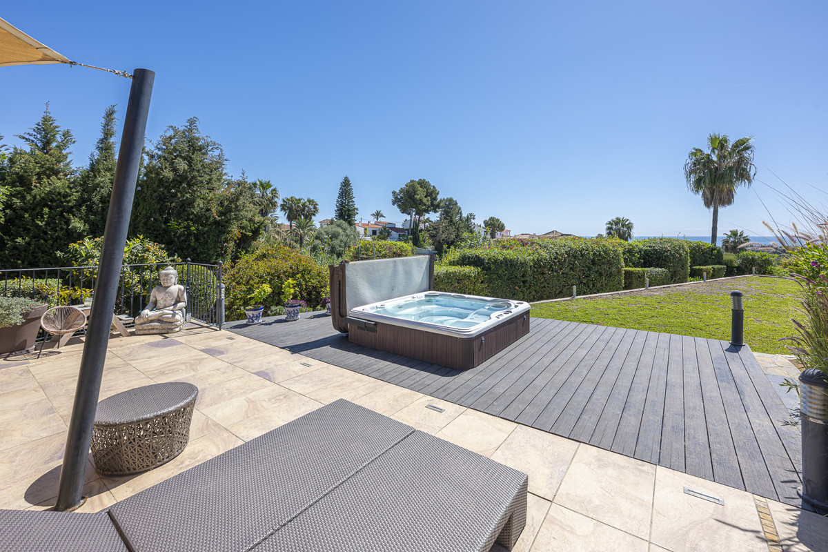 6 Bed Townhouse for sale in Estepona Costa Del Sol, Málaga, Spain