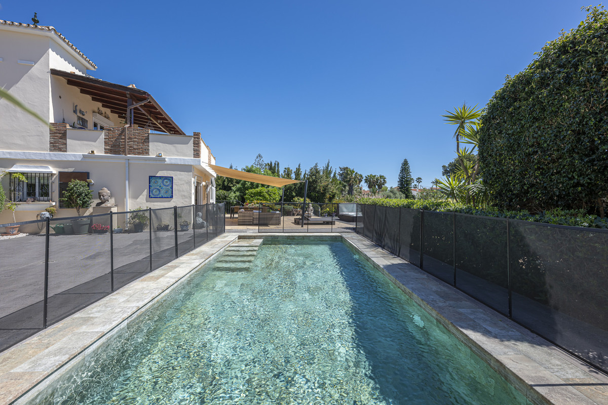 6 Bed Townhouse for sale in Estepona Costa Del Sol, Málaga, Spain