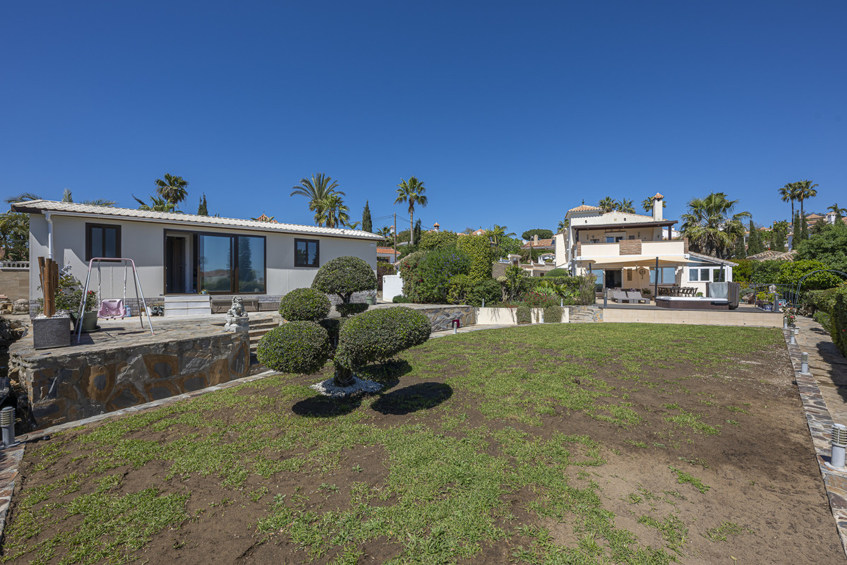 6 Bed Townhouse for sale in Estepona Costa Del Sol, Málaga, Spain