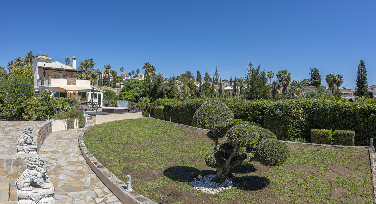 6 Bed Townhouse for sale in Estepona Costa Del Sol, Málaga, Spain