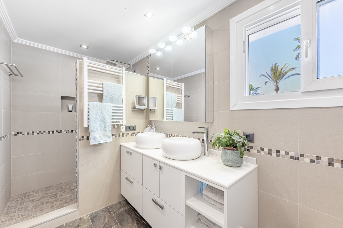 6 Bed Townhouse for sale in Estepona Costa Del Sol, Málaga, Spain