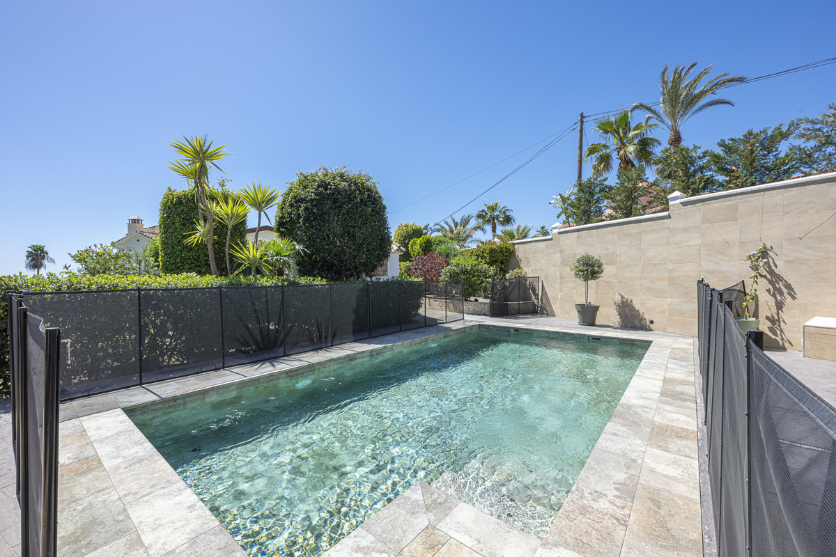 6 Bed Townhouse for sale in Estepona Costa Del Sol, Málaga, Spain