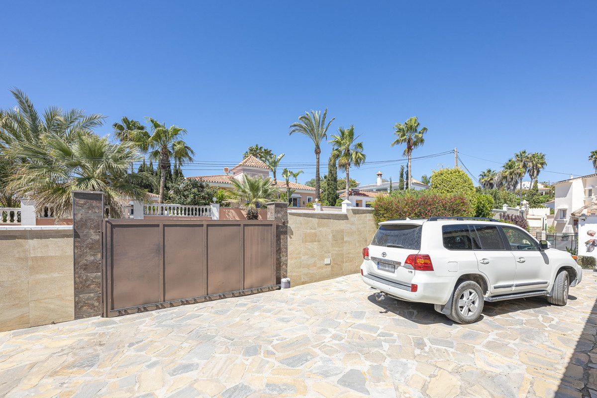 6 Bed Townhouse for sale in Estepona Costa Del Sol, Málaga, Spain