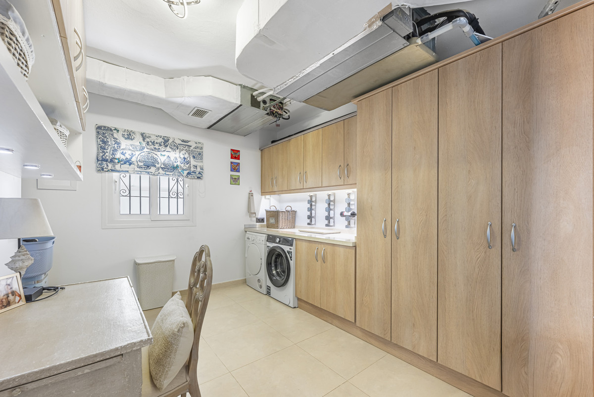 6 Bed Townhouse for sale in Estepona Costa Del Sol, Málaga, Spain