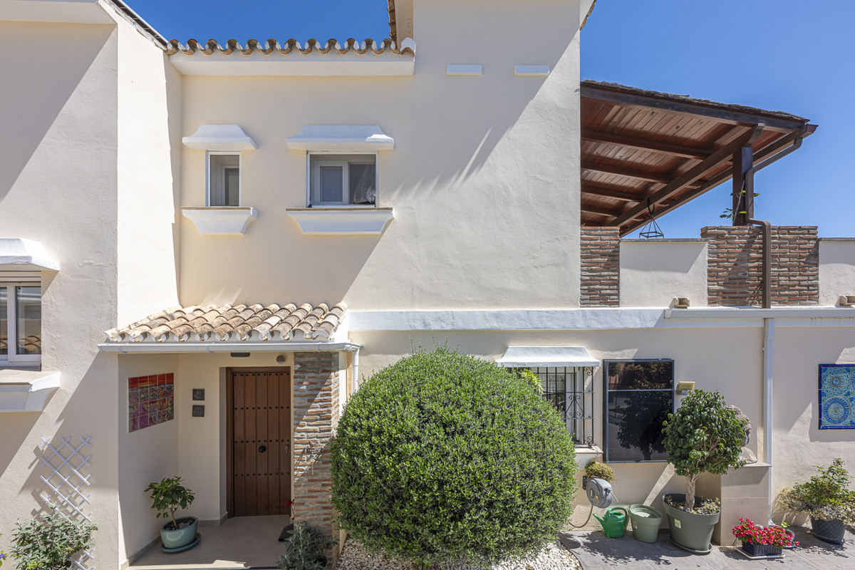 6 Bed Townhouse for sale in Estepona Costa Del Sol, Málaga, Spain