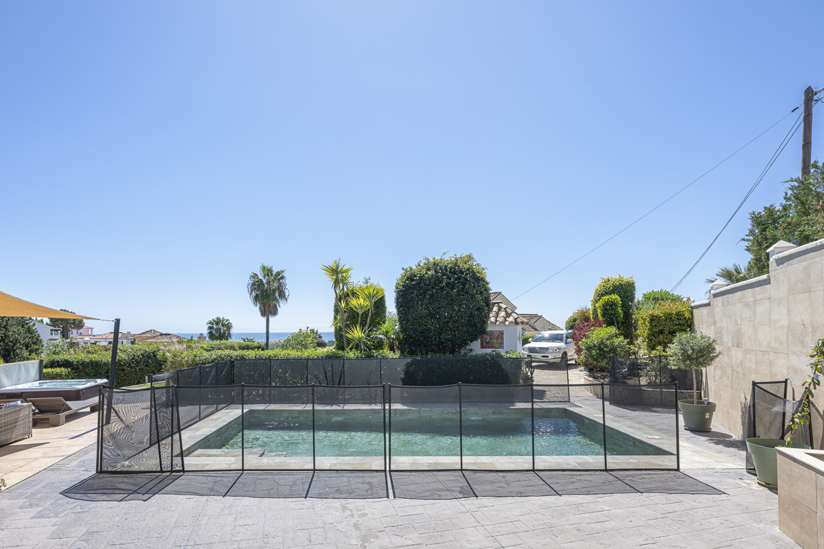 6 Bed Townhouse for sale in Estepona Costa Del Sol, Málaga, Spain