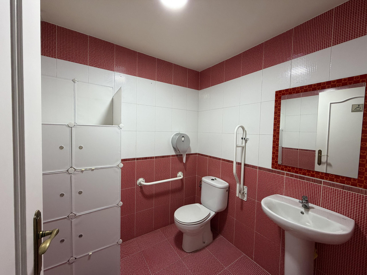 Se vende Local comercial de 2 dormitorios en Costa Del Sol, Málaga, España