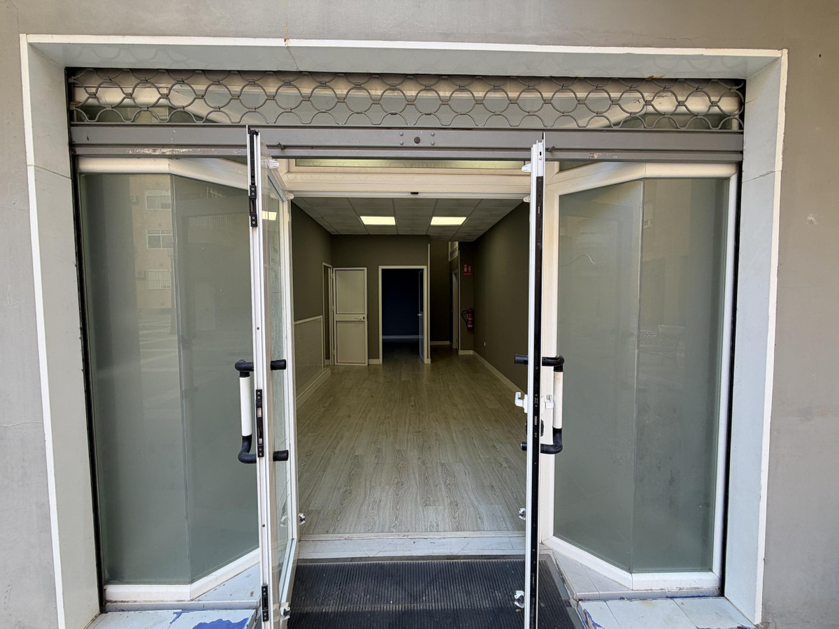 Se vende Local comercial de 2 dormitorios en Costa Del Sol, Málaga, España