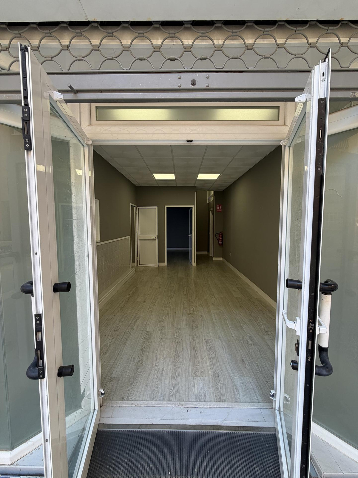 Se vende Local comercial de 2 dormitorios en Costa Del Sol, Málaga, España
