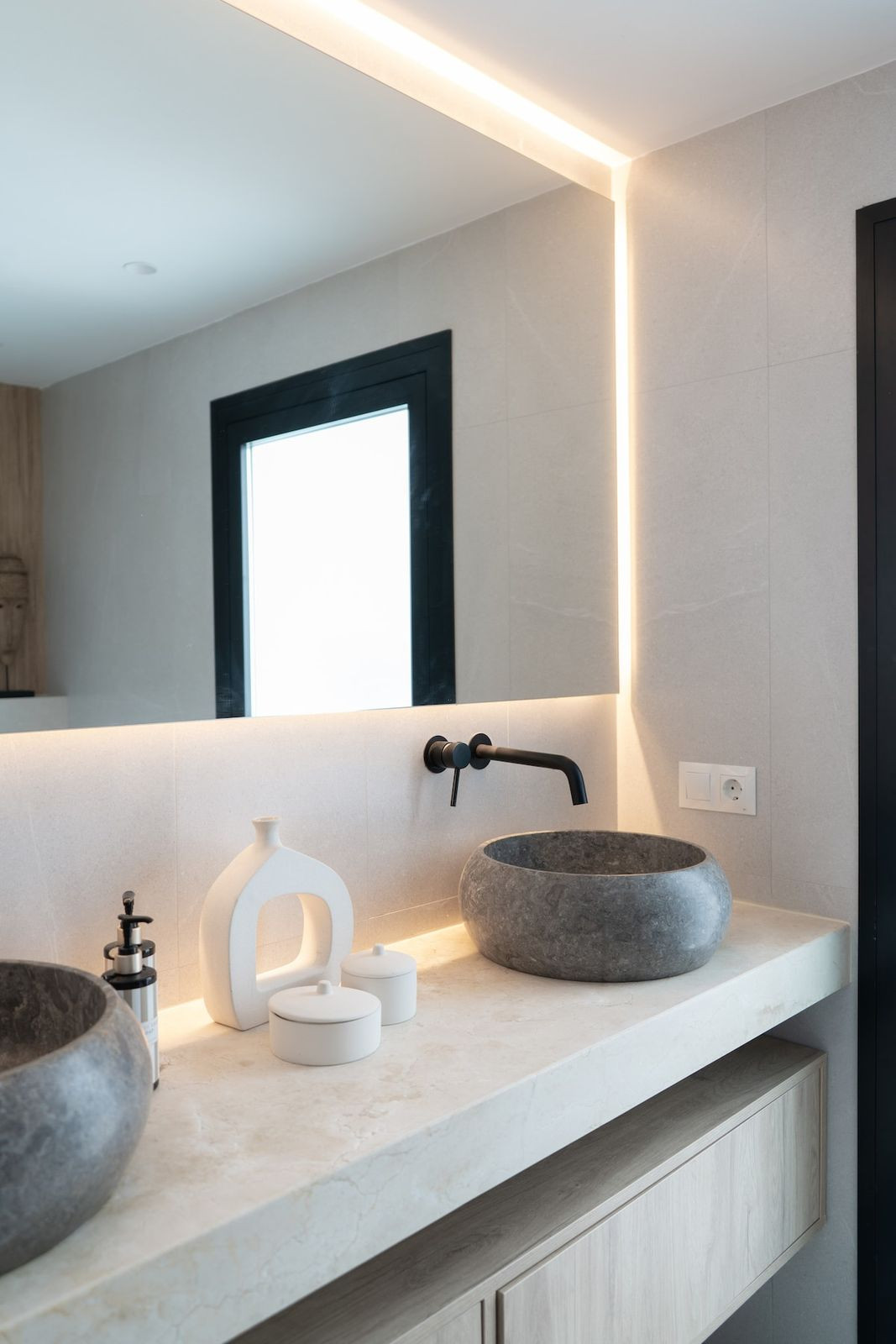 2 Bed Apartment for sale in Nueva Andalucía Costa Del Sol, Málaga, Spain