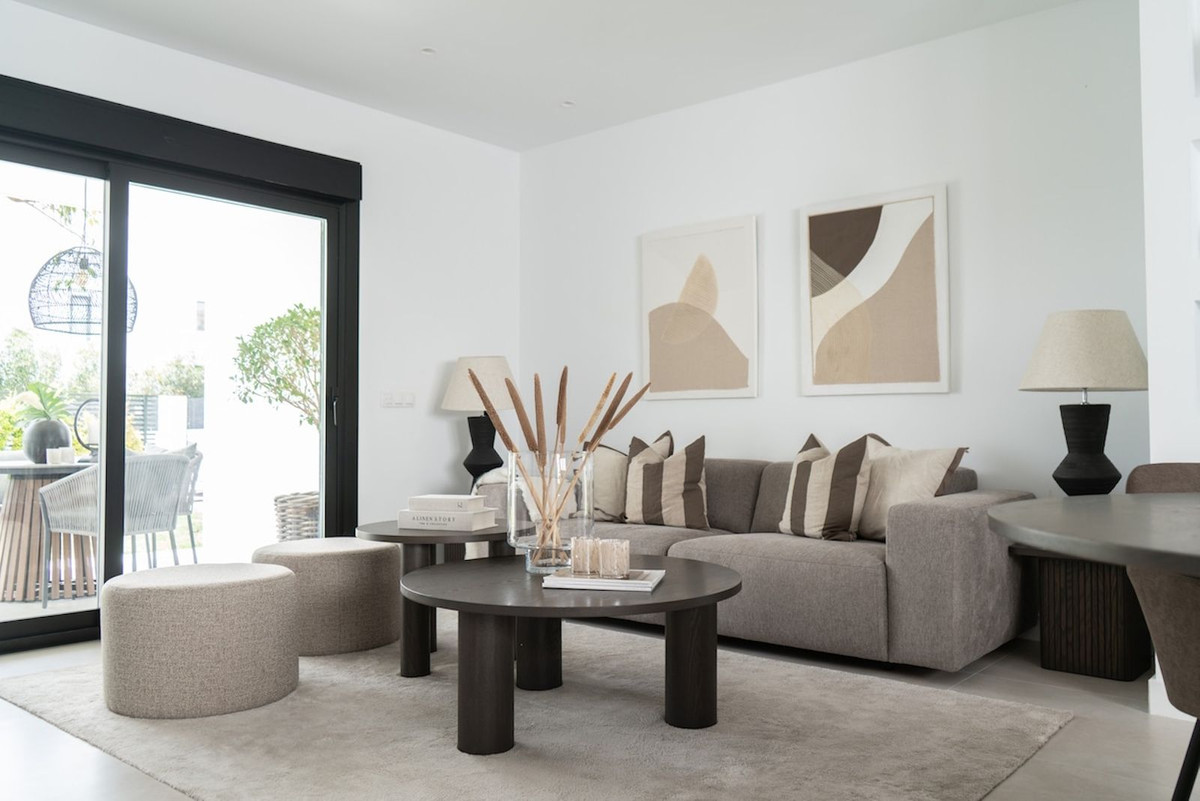 2 Bed Apartment for sale in Nueva Andalucía Costa Del Sol, Málaga, Spain