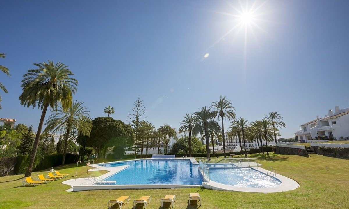 2 Bed Apartment for sale in Nueva Andalucía Costa Del Sol, Málaga, Spain